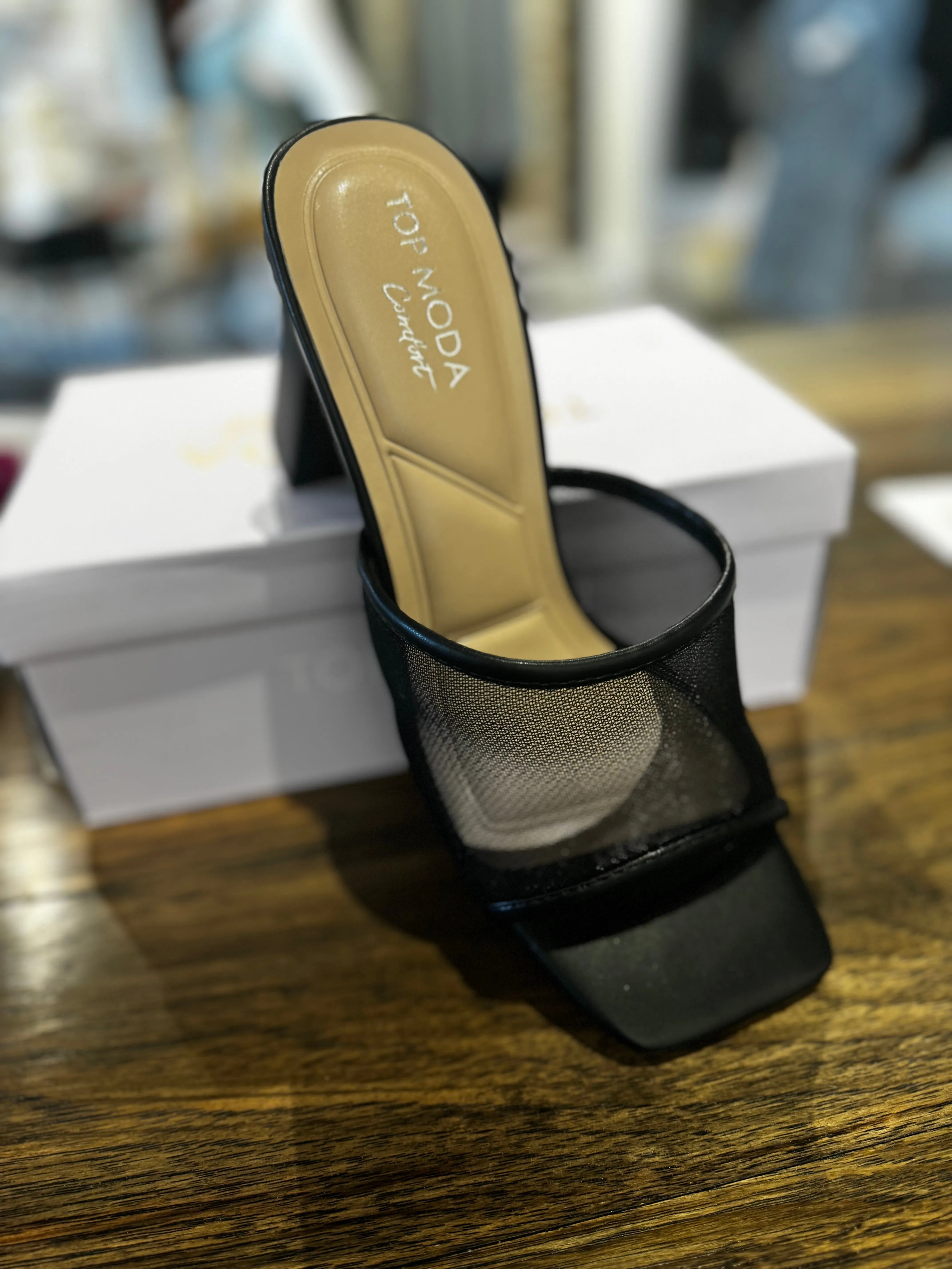 Bougie in Black Heels
