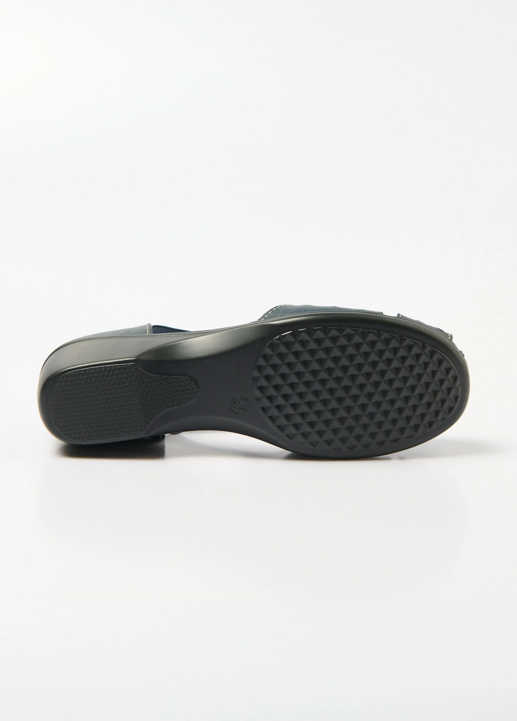 Elasticated comfort width sandals