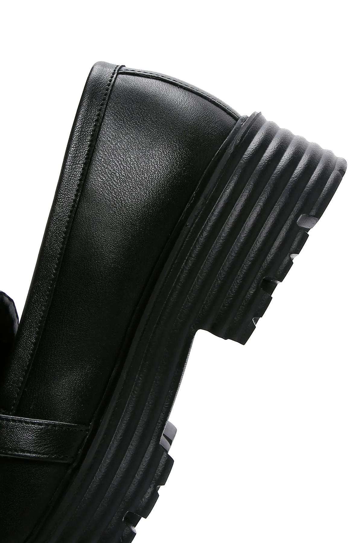 Kadın Siyah Zincir Detaylı Maskülen Loafer