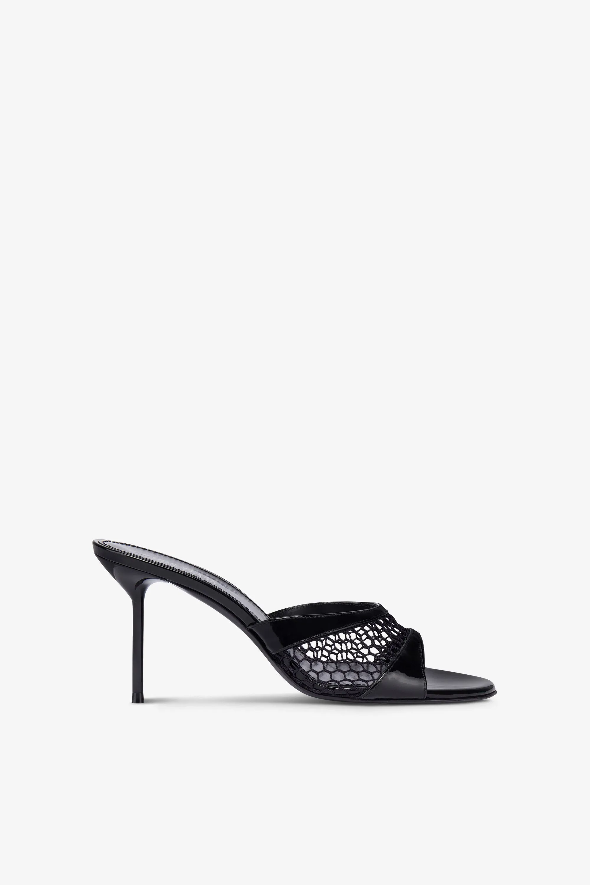 Mules in black mesh and patent leather