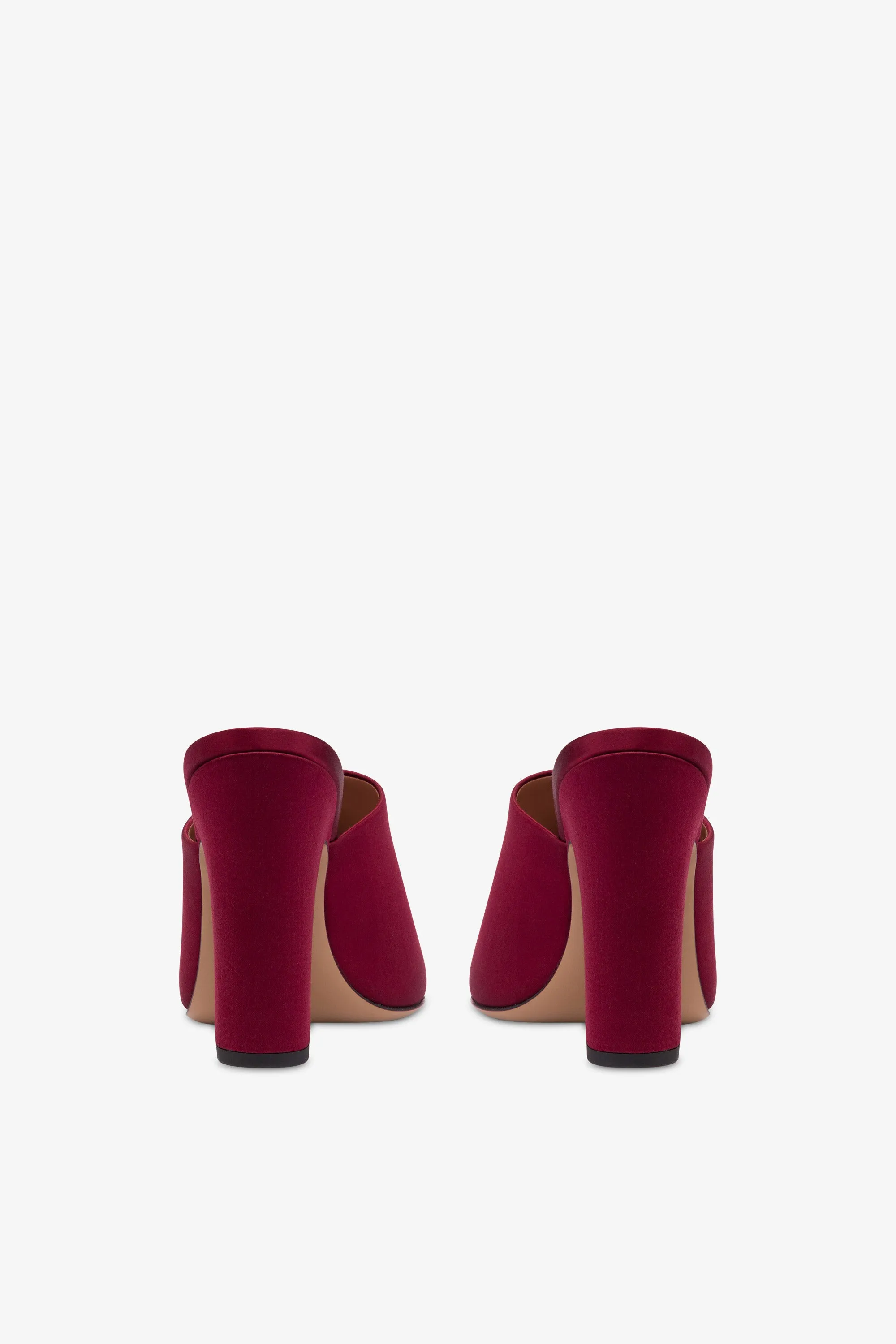 Mules in burgundy satin