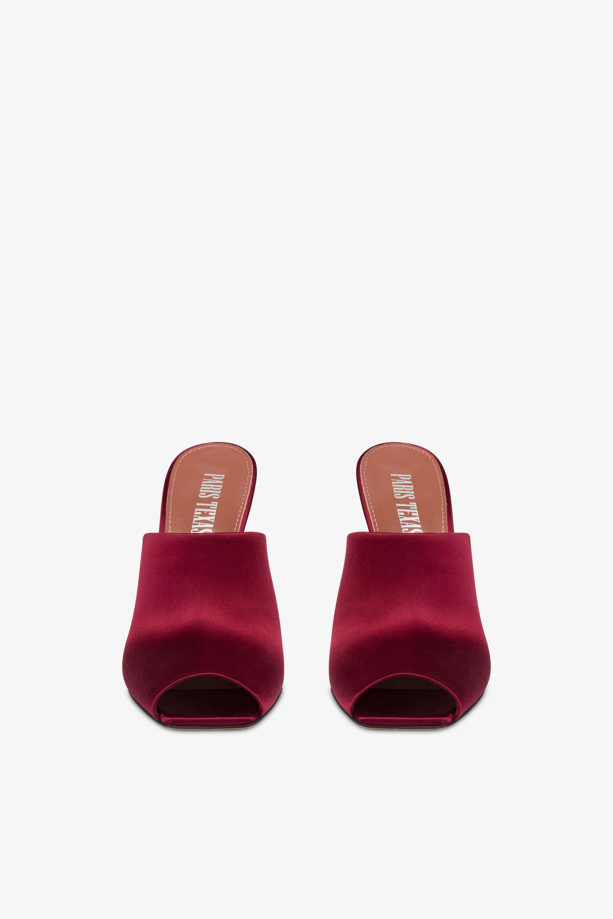 Mules in burgundy satin