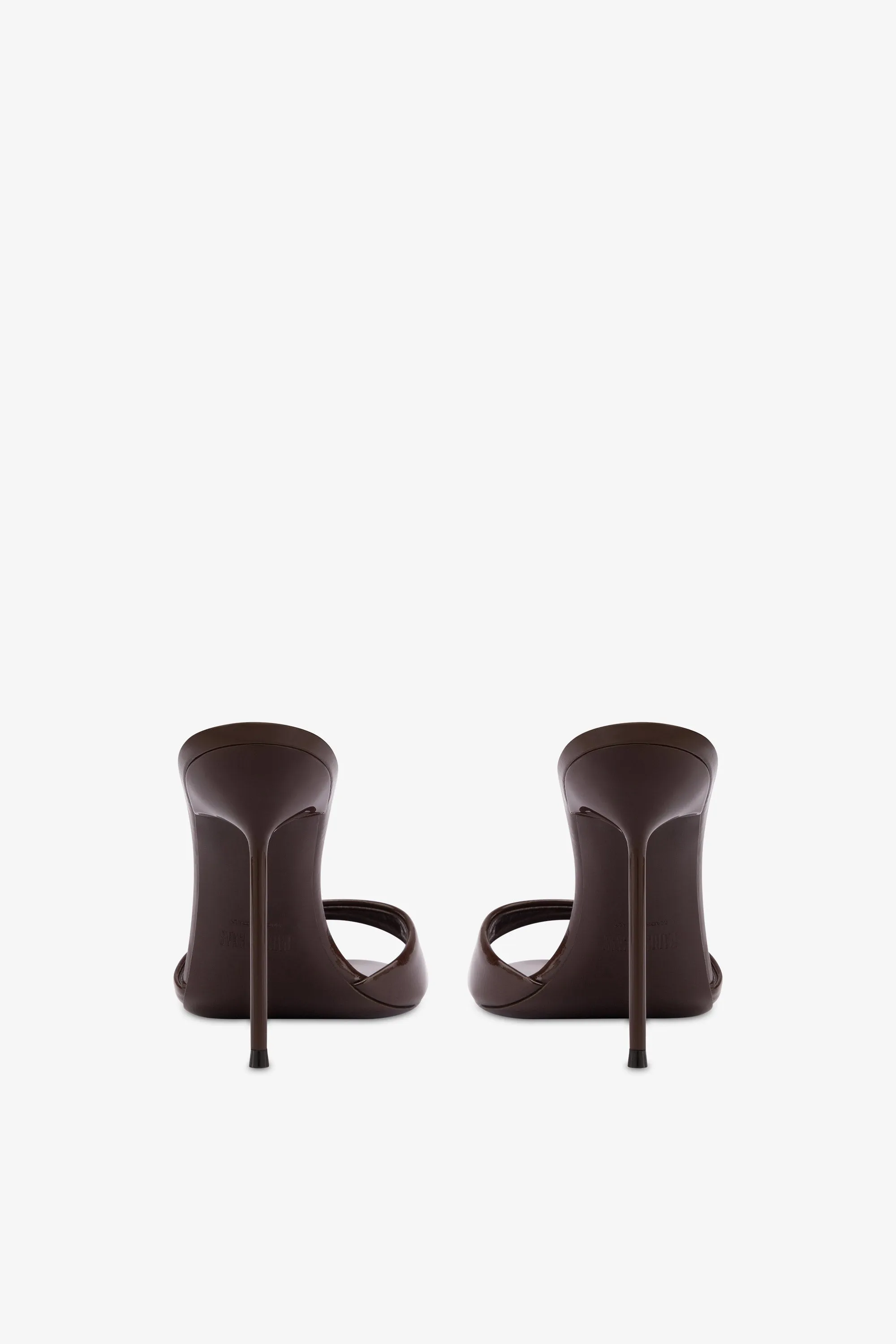 Mules in chocolate patent leather