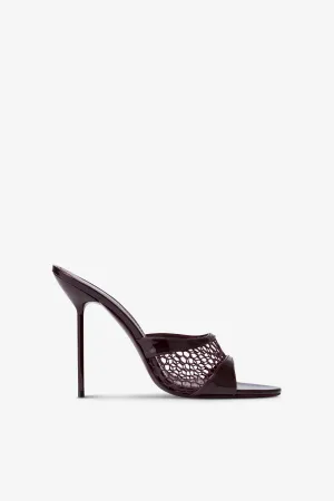 Mules in rouge noir mesh and patent leather