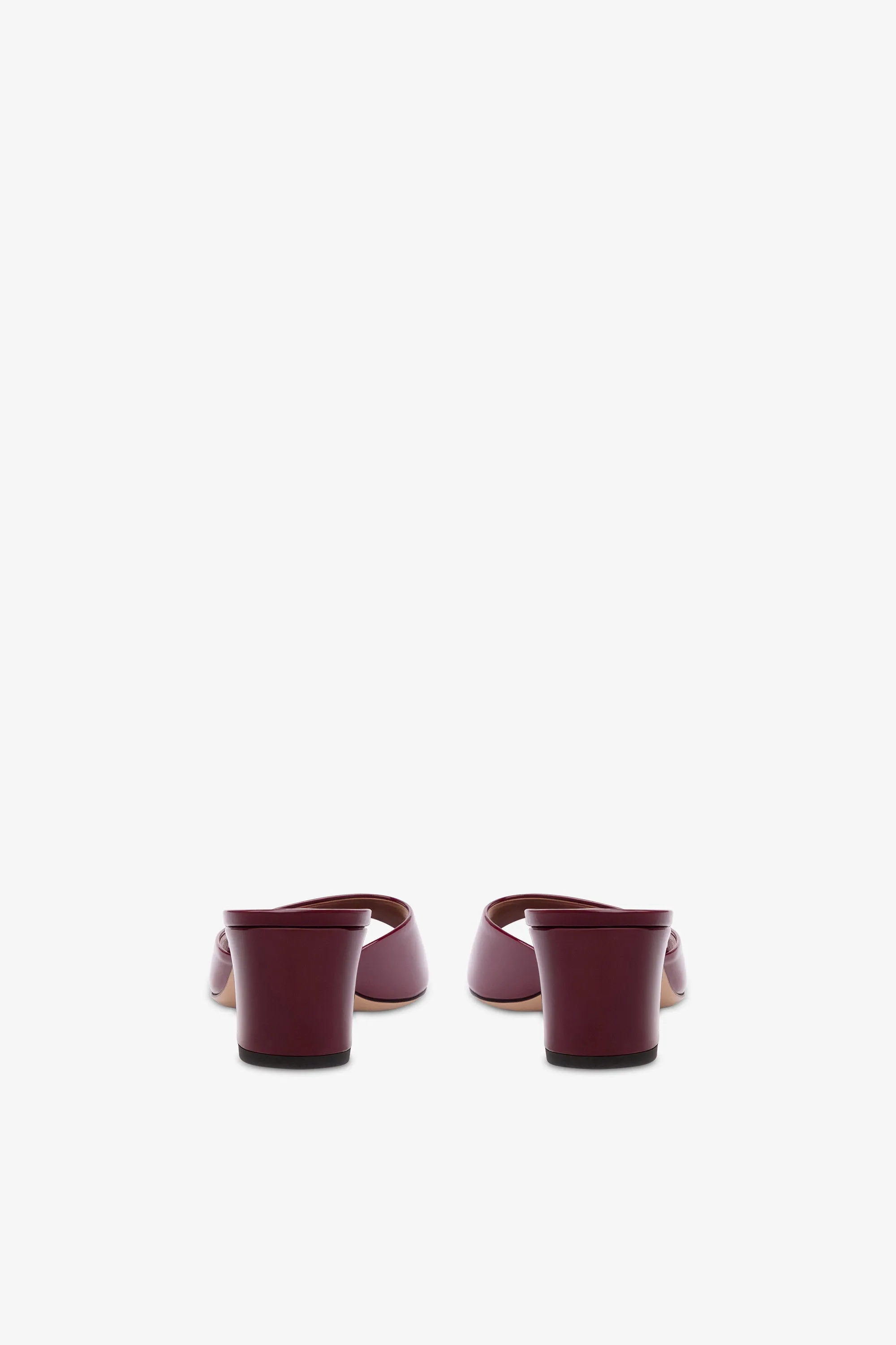 Mules in rouge noir patent leather