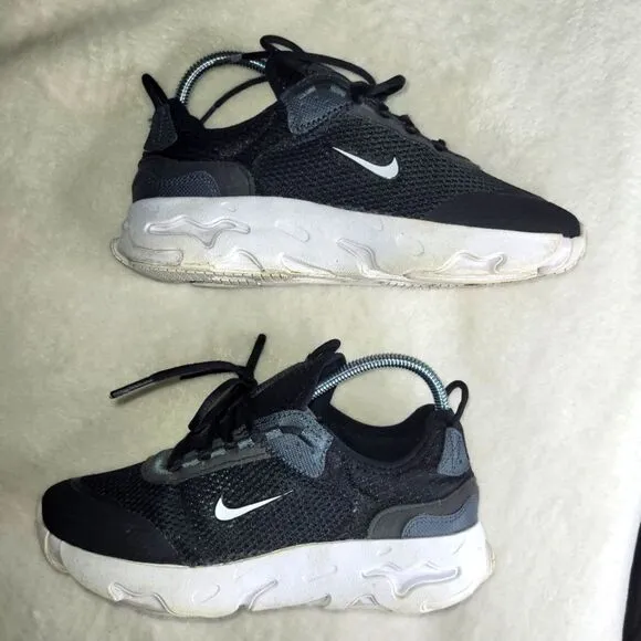 Nike React Live GS Running Trainers, kid's sz 4.5. Black &amp; white.