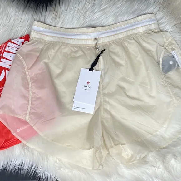 NWT Lululemon Step Out High Rise Short 3&quot; in White Opal w/FREE BAG! [1059]