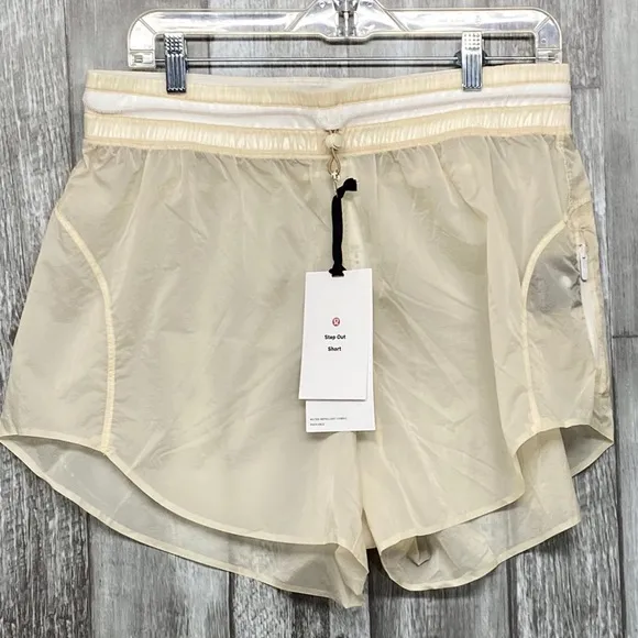 NWT Lululemon Step Out High Rise Short 3&quot; in White Opal w/FREE BAG! [1059]