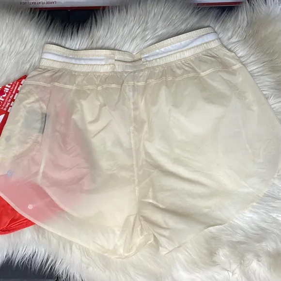 NWT Lululemon Step Out High Rise Short 3&quot; in White Opal w/FREE BAG! [1059]
